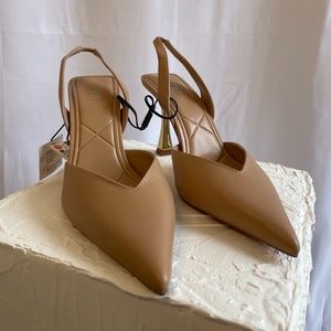 Nude and gold pumps!!